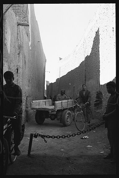 Sans titre [bande-film de six vues concernant des bâtiments, des ruelles et des portraits dans Kerman]