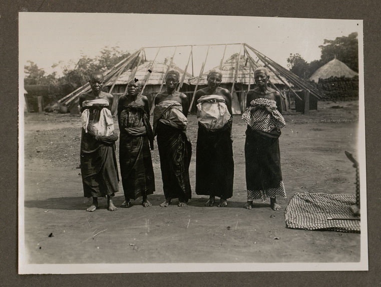 Abomey (Dahomey), Dernières &quot;Amazones&quot; de Behanzin