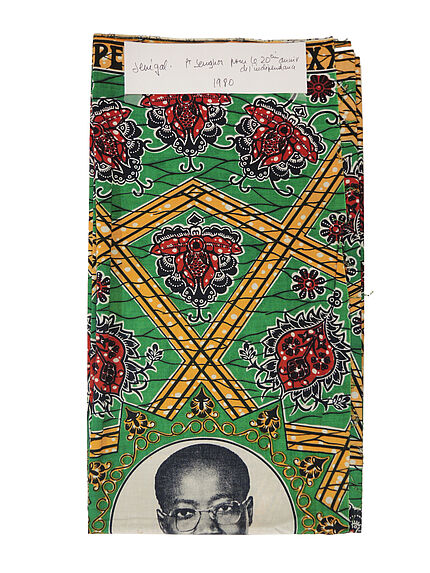 Coupon de pagne imprimé pour le 20e anniversaire de l’indépendance du Sénégal avec le portrait de Léopold Sédar Senghor (1906– 2001), président de la République du Sénégal de 1960 à 1980