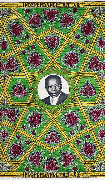 Coupon de pagne imprimé pour le 20e anniversaire de l’indépendance du Sénégal avec le portrait de Léopold Sédar Senghor (1906– 2001), président de la République du Sénégal de 1960 à 1980