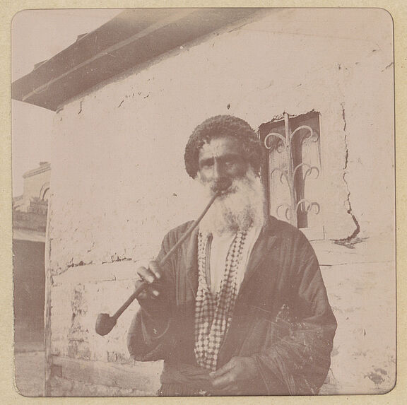 Juifs de Kouba [homme fumant]