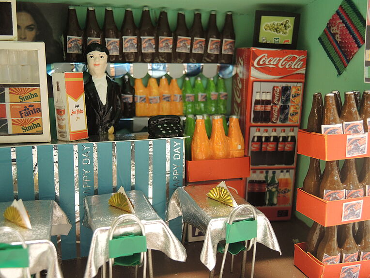 Bar-pensión &quot;Aquí me conocí&quot;: bar miniature