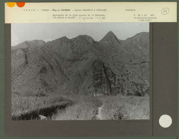 Montagnes de la rive gauche de la Salouen