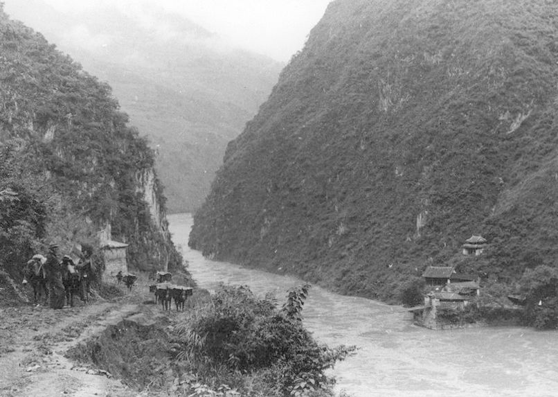 Pont en chaînes de fer de Ping-Po