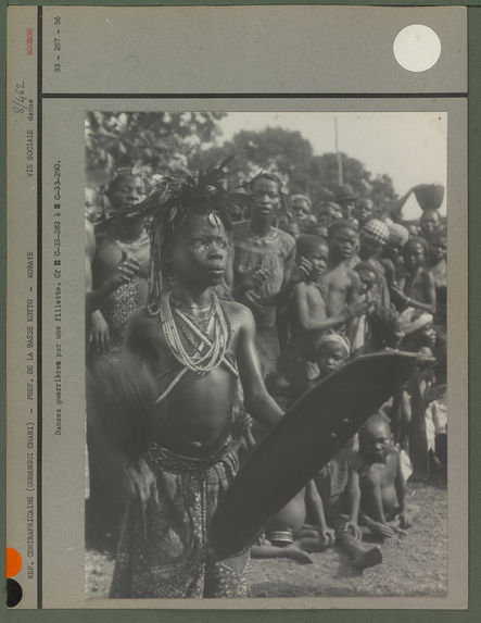 Danses guerrières par une fillette