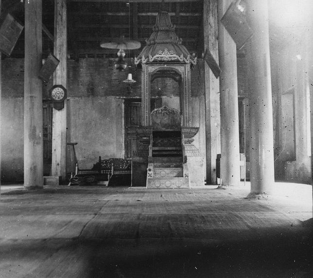 Intérieur d'une mosquée Cham