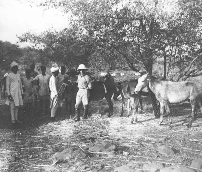 Griaule et les muletiers (&quot;achkars&quot;).