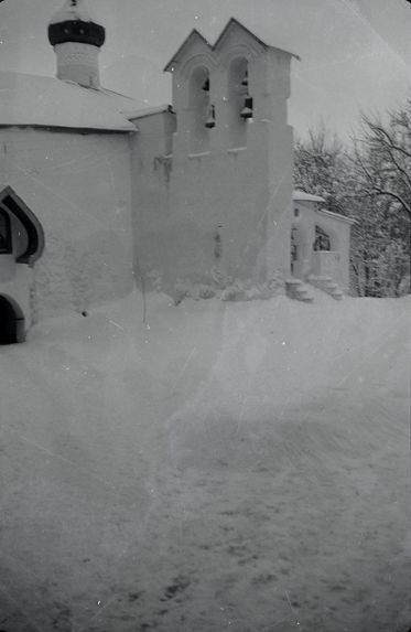 Sans titre [Eglise Saint-Nicolas le Thaumaturge sous la neige]