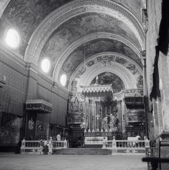 L'intérieur de l'église Saint-Jean