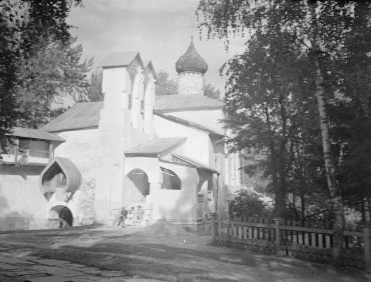 Sans titre [Eglise Saint Nicolas le Thaumaturge du monatsère de Pskov Petchory]