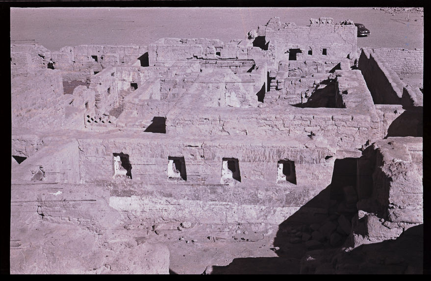 Bande-film de 6 vues concernant Tambo Colorado [vallée de Pisco, site archéologique]