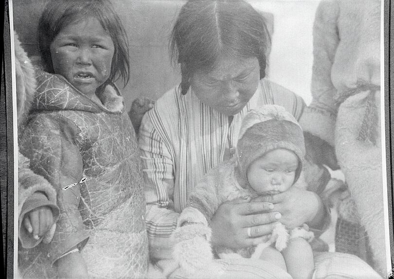 Femme et enfants eskimo