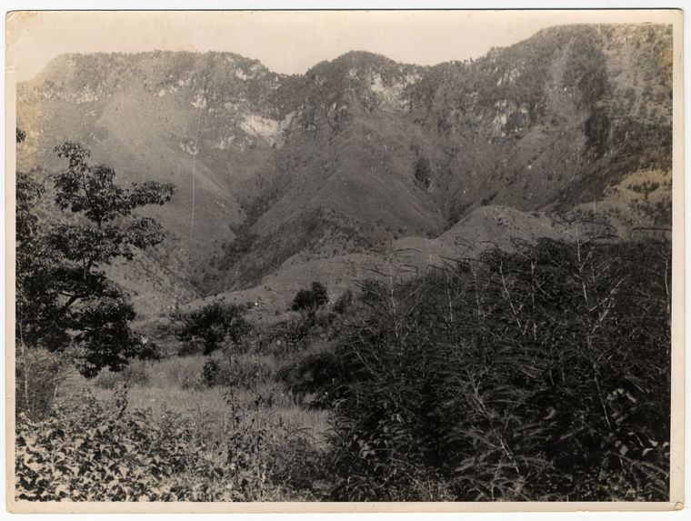 Montagnes de la rive gauche de la Salouen