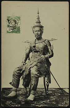 Sa Majesté Sisowath, roi du Cambodge en grand costume du couronnement