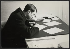 A. Lewitsky dans son bureau