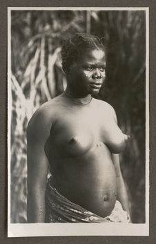 Savalou (Dahomey) Etude de sein
