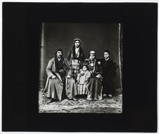 Arméniens d'Erzeroum. [Portrait de famille]