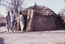 Habitat Peul à la périphérie d'un village nuna
