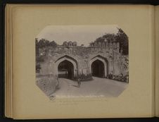 Delhi, la porte de Cachemire après l'insurrection de 1857 à l'entrée du…