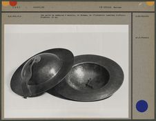 Une paire de cymbales à mamelon, en bronze