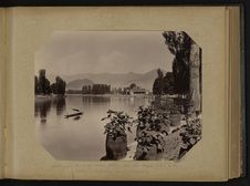 Srinagar, vue de la rivière Jhelum avec Lal Mandi palace et le Takht-I-Suleiman…