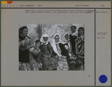 Femmes Uzbek à l'entrée du caravansérail