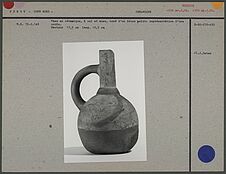 Vase en céramique à col et anse : corde