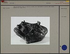 Vase en céramique noire en forme de crapaud