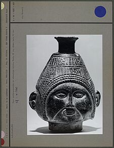 Vase anthropomorphe en céramique noire