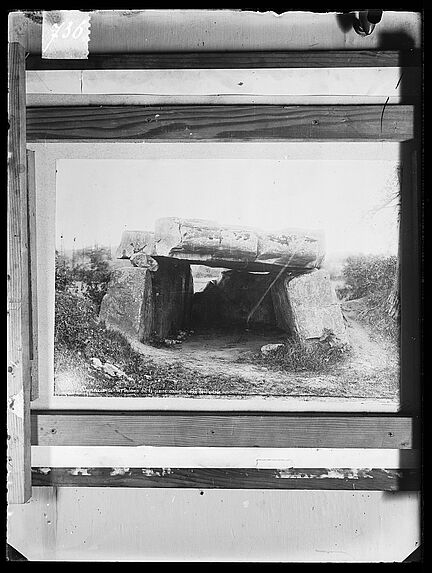 Dureau (Sarthe) Dolmen dit la pierre couverte, côté de l'entrée