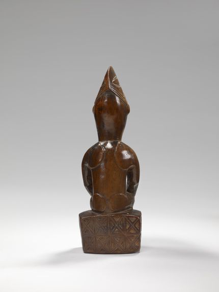 Statuette masculine assise