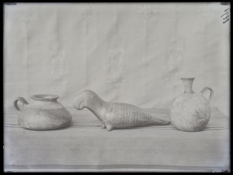 Deux vases et un oiseaux (Huacho) [Céramique]