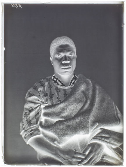 Vaco, Yoruba [Portrait de face, en buste, d'un homme]