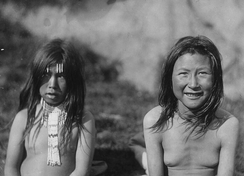 Deux jeunes filles eskimo