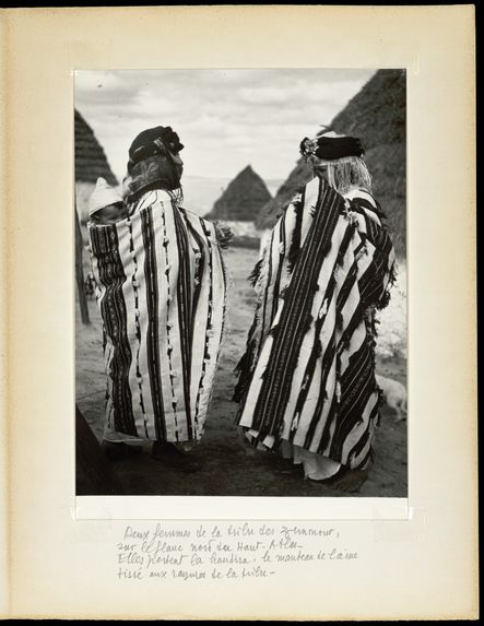 Deux femmes de la tribu Zemmour. Elles portent la handira