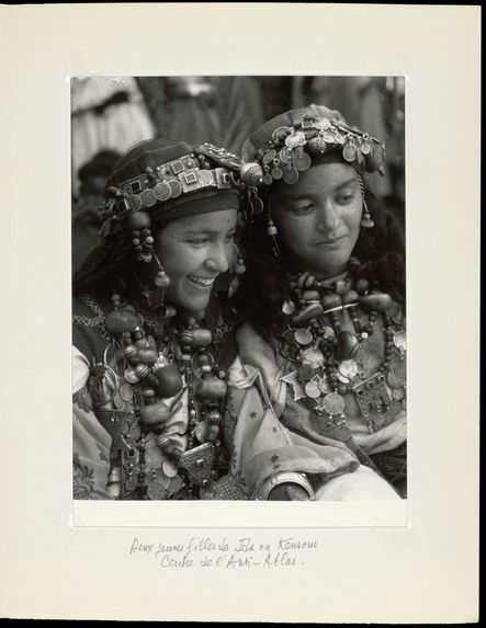 Deux jeunes filles des Ida ou Kensous. Centre de l'Anti-Atlas