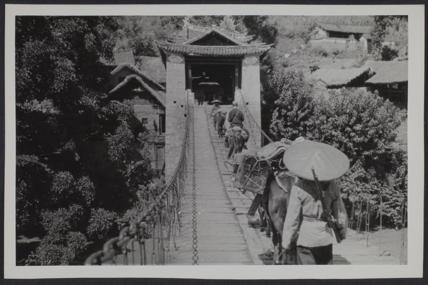 Pont de chaîne en fer