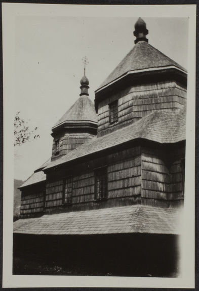 Bukovine. L'église en bois de Rostocki. Hutsul