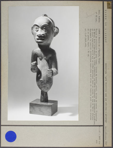 Statue en bois représentant un Bwiti