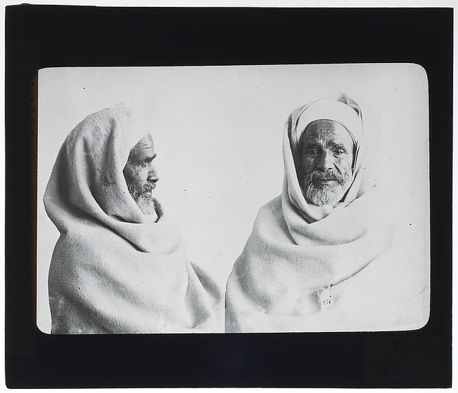 Bédoin du Fayoum. [Portrait de face et de profil]