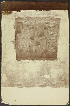 Tula. Bas-relief toltèque enclavé dans la muraille d’une maison