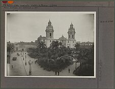 Plaza de Armas et la Cathédrale de Lima en 1913