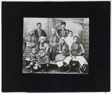 Bulgares de Macédoine [portrait de famille]