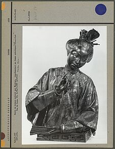 Buste en bronze, femme asiatique, face