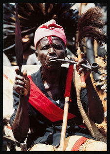 Portrait de chef tégé, nkumu, de la chefferie d'Ewo