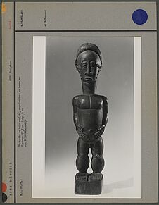 Statuette en bois sculpté : homme nu