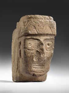 Fragment de statue : tête anthropomorphe