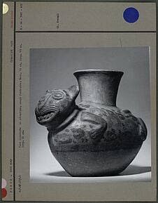 Vase zoomorphe en céramique, usage funéraire