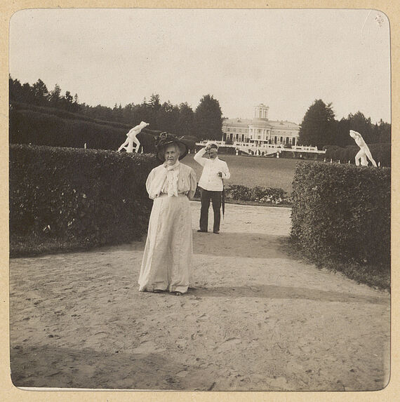 La princesse et le prince Nicolas Scherbatoff [jardin et palais du domaine d'Arkhangelskoïe]