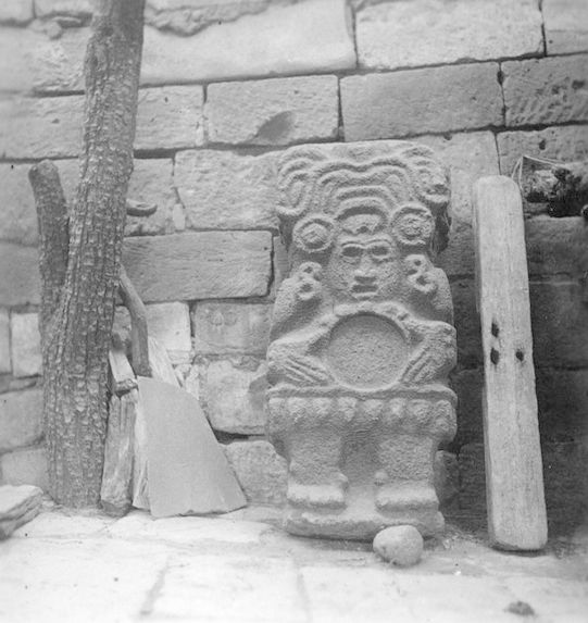 Pierre sculptée représentant Tezcatlipoca